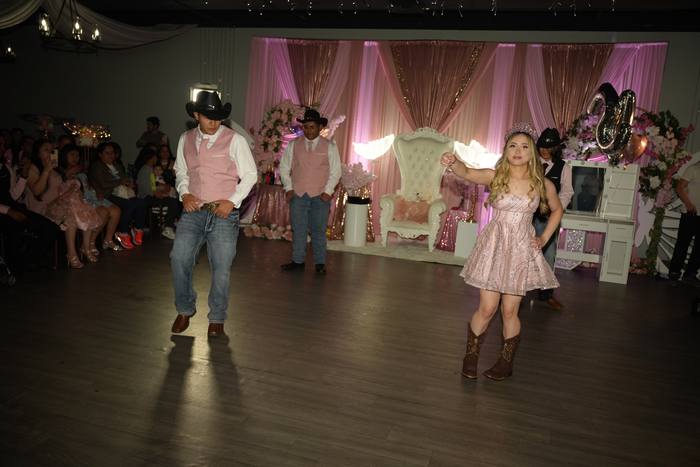 Foto de los XV años de Michell